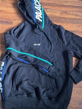 PALACE Black Pullover Hoodie with White Logo Tag